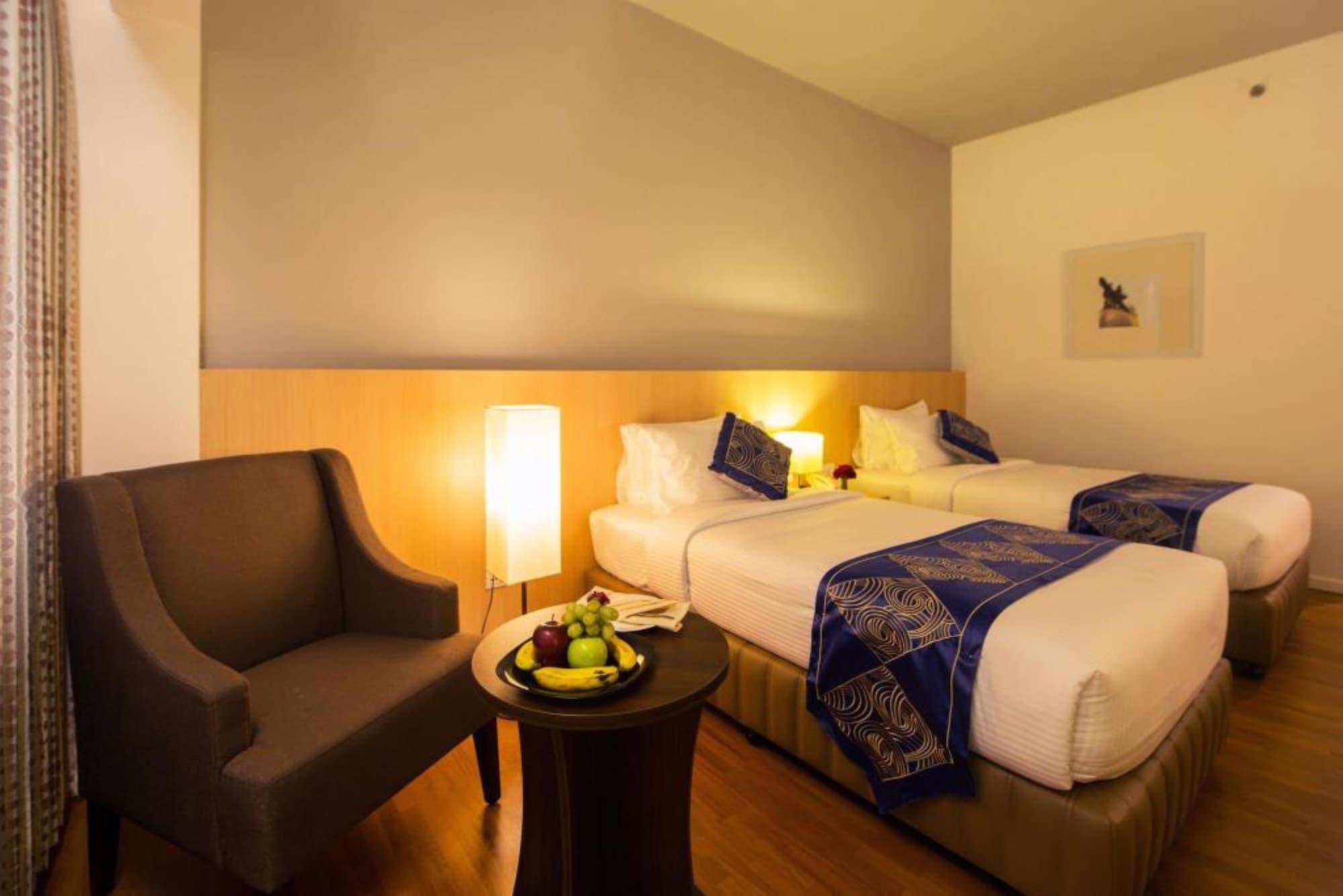 Wyne Hotel Yangon Ngoại thất bức ảnh