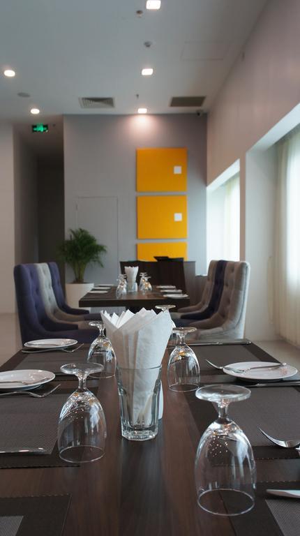Wyne Hotel Yangon Ngoại thất bức ảnh